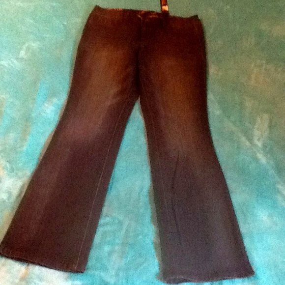 NEW w/TAGS - KHLOE- CURVY-SLIM BOOT premium jeans - Picture 1 of 8